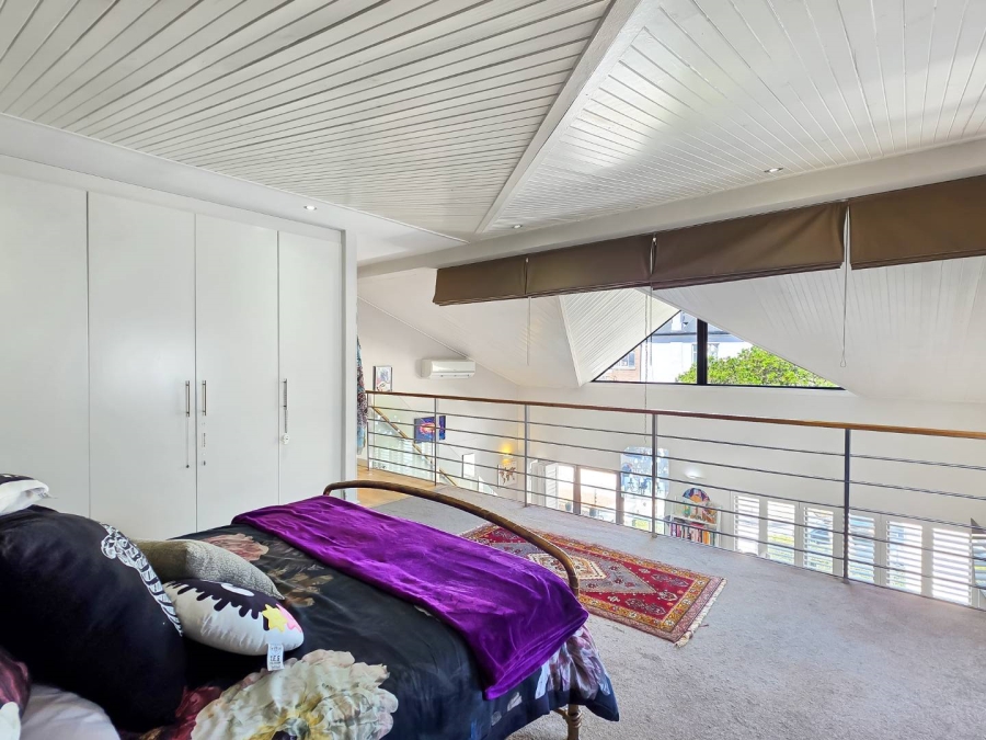 2 Bedroom Property for Sale in Vredehoek Western Cape